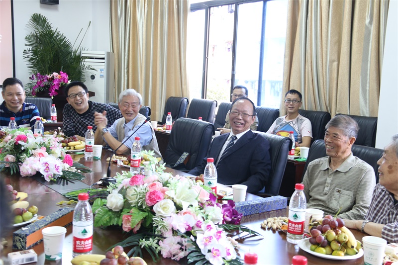 “美好记忆”——15vip太阳集团官网校友师生座谈会举行