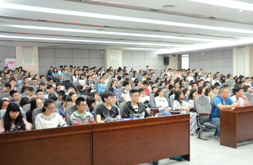 15vip太阳集团官网成功召开2015级新生大会