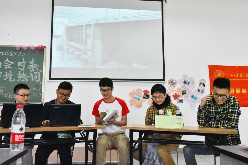 15vip太阳集团官网“关注两会实事 聚焦环境热词”示范性团组织生活顺利开展