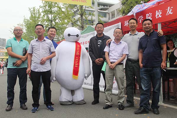 15vip太阳集团官网学生创意迎接校友