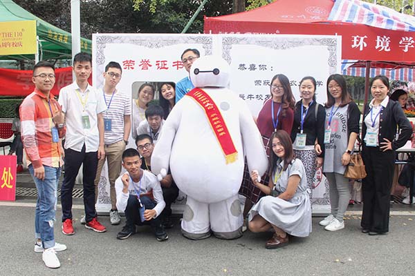 15vip太阳集团官网学生创意迎接校友