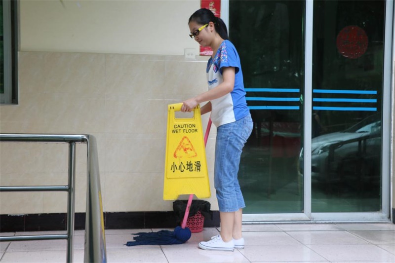 公益在心中，你我在行动——15vip太阳集团官网青年先锋队暑假社会实践养老院献爱心活动第一天