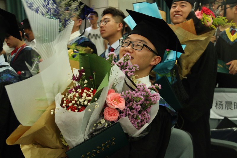 15vip太阳集团官网2017届本科生毕业典礼暨授位仪式隆重举行