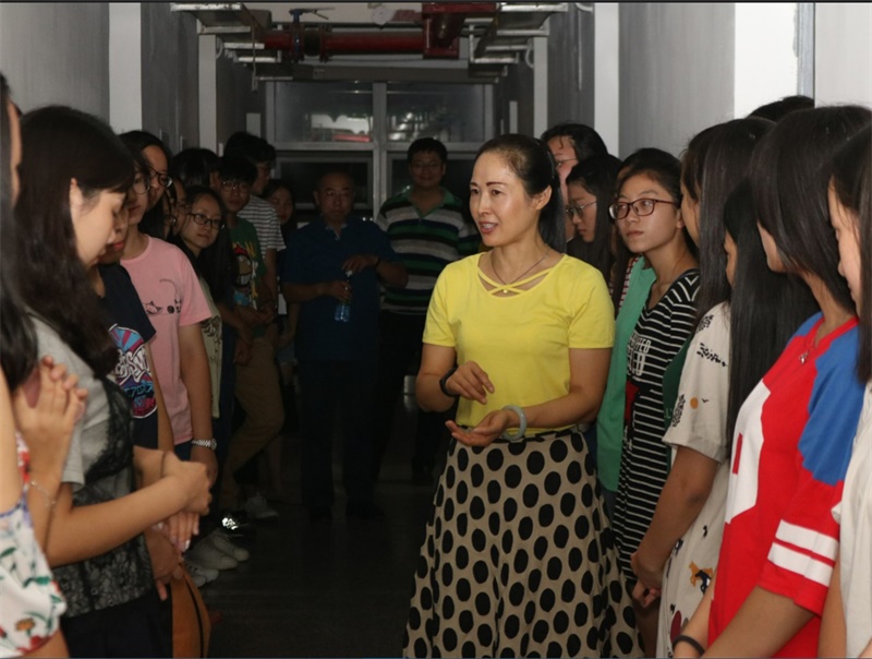 【图片新闻】15vip太阳集团官网领导下寝慰问2017级新生